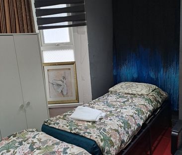 Room in a Shared House, Frant Road, CR7 - Photo 2