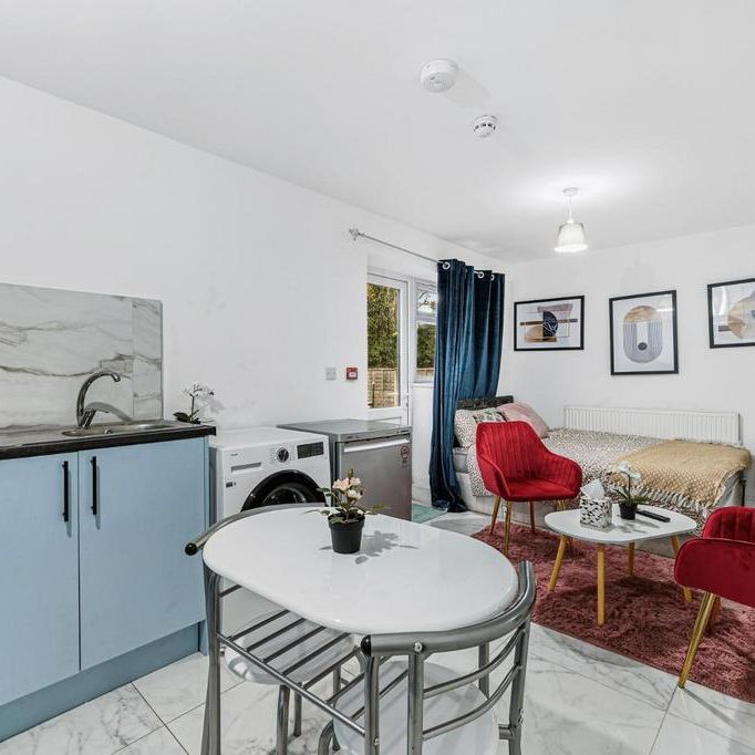 Studio to rent - Photo 1