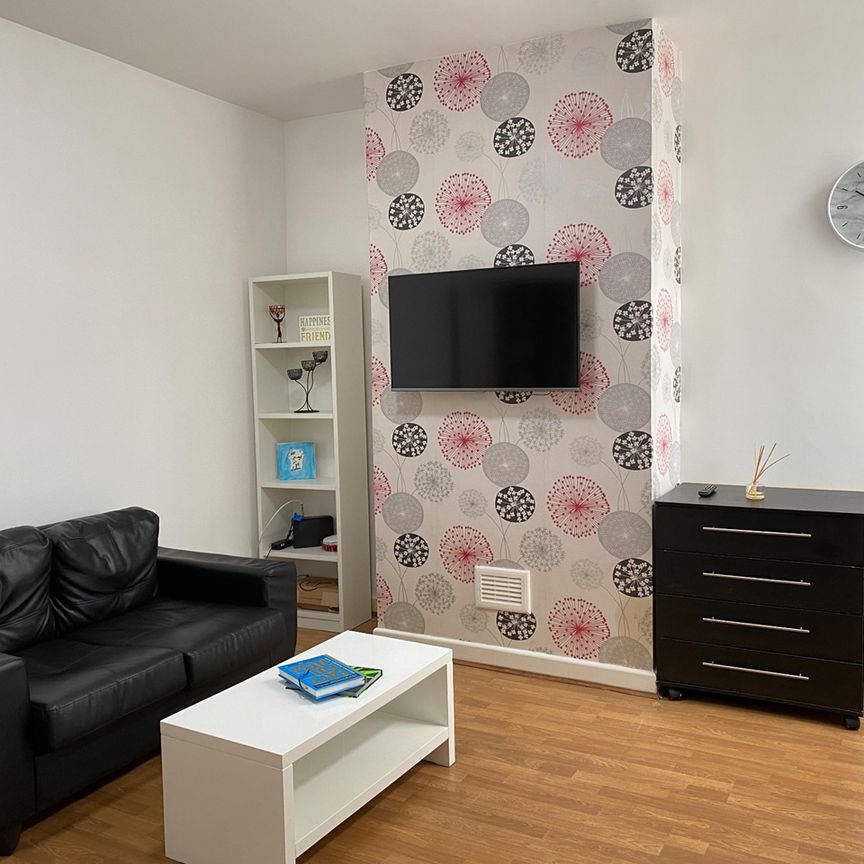 Room in a Shared House, Mere Avenue, M6 - Photo 1