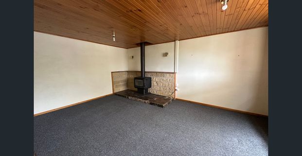 Cosy 3 bedroom home in Cooma North - Photo 1