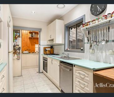 Spacious Family Home with Huge Outdoor Entertaining Area - Photo 2