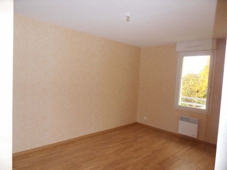 Résidence Phèdre, maison de type F4 avec entrée avec placard, séjour, cuisine. Al'étage : 3 chambres, ... - Photo 4