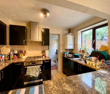 3 bedroom semi-detached house to rent - Photo 4