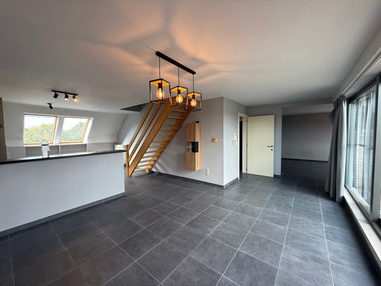 WICHELEN - Ruim duplexappartement vlakbij het station. - Foto 1