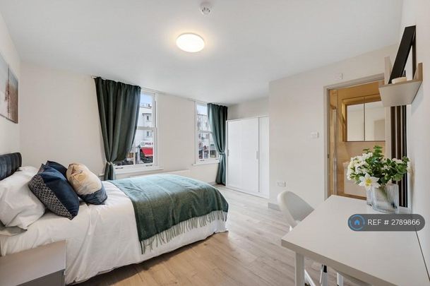 1 bedroom in a house share to rent - Photo 1