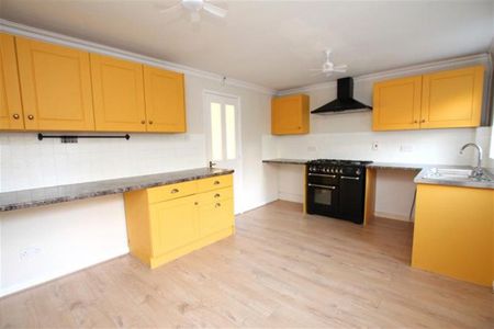 2 bedroom semi-detached house to rent - Photo 4