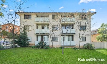 Freshly Painted With New Carpet Two Bedroom Apartment - Photo 4