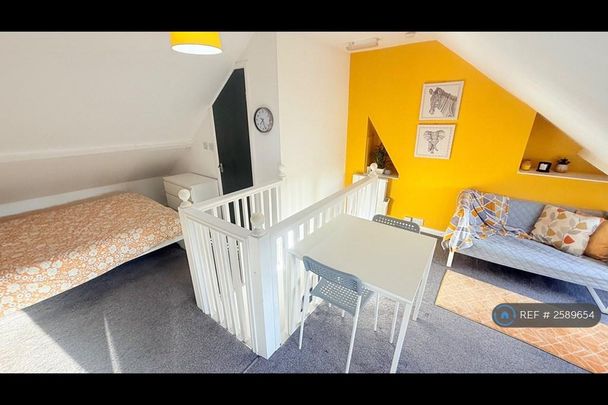 1 bedroom in a house share to rent - Photo 1