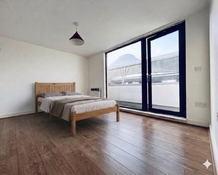 2 Bed Penthouse, Hulme High Street, M15 - Photo 4
