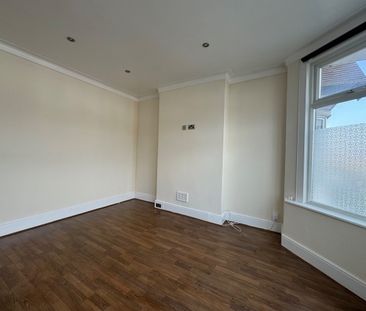 2 Bed Maisonette, Melfort Road, CR7 - Photo 2