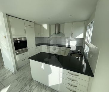 SUNNY GARDEN SEATING AREA & STYLISH AMBIENCE - Foto 1