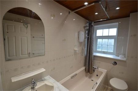 2 bedroom ground floor maisonette to rent - Photo 4