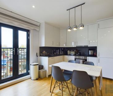 3 bedroom apartment to rent - Photo 4