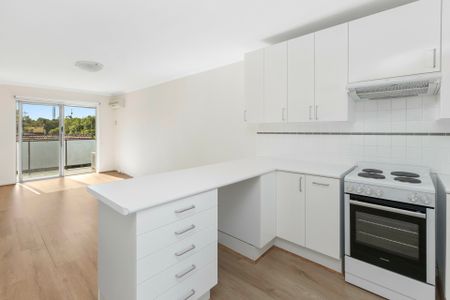 Top Floor Living with Sunset Views in Leafy Jolimont - Photo 3