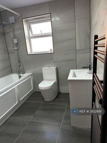 2 bedroom semi-detached house to rent - Photo 3