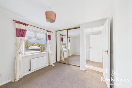 32 Dunbeg Park, Hillsborough, BT26 6AT - Photo 2