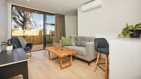 Stylish Two-Bedroom Unfurnished Townhouse - Photo 2