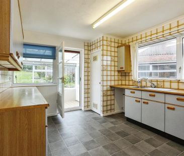 3 bedroom bungalow to rent - Photo 1