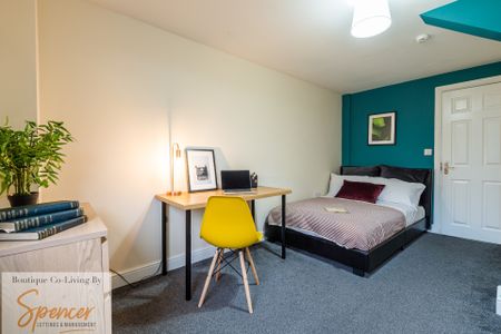 6 bed shared house: all with ensuite bathrooms: quiet location: near shops Room 6 - Photo 5