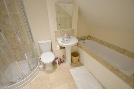2 bedroom Flat To Let - Photo 4