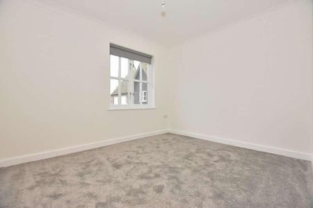 Chequers Lane, Dunmow, CM6 - Photo 2