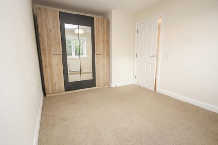 4 bedroom detached house to rent - Photo 5