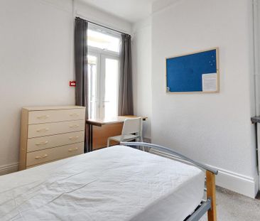 6 bedroom terraced house to rent - Photo 3