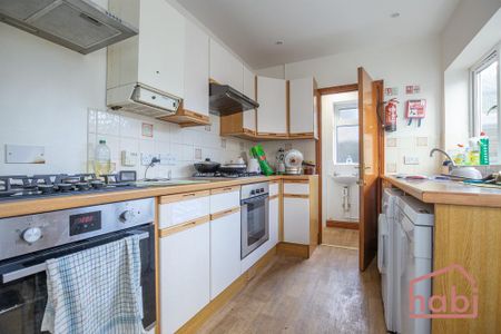 1 bedroom in a house share to rent - Photo 5