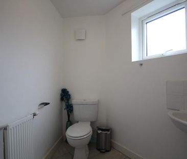 3 bedroom semi-detached house to rent - Photo 3