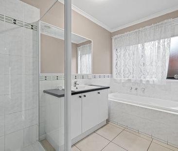 A well kept home in a prime, family friendly location! - Photo 1