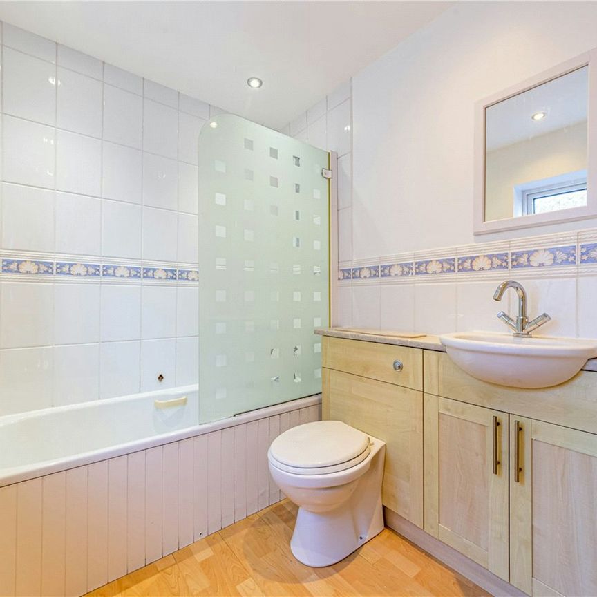 Tallents Crescent, Harpenden, Hertfordshire, AL5 5BP - Photo 1