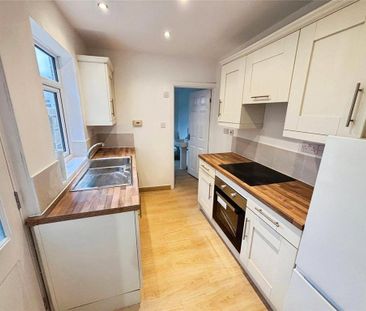 3 bedroom end of terrace house to rent - Photo 5