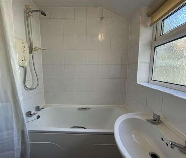 Hampton Road, Scarborough, YO12 - Photo 6