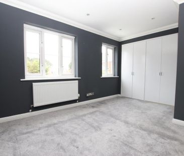 3 bedroom end of terrace house to rent - Photo 2