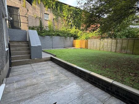 3 bedroom flat to rent - Photo 2