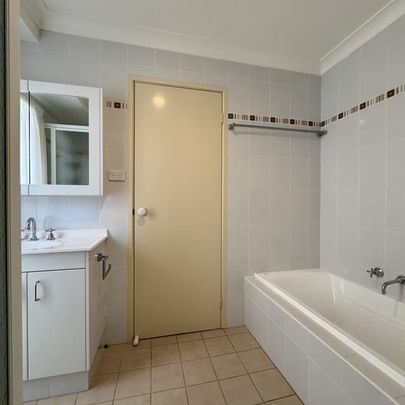 MULTI LIVING FAMILY HOME! - Photo 1