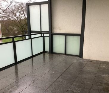 Renovierte 4-Zimmer-Wohnung mit großem Balkon! - Photo 1