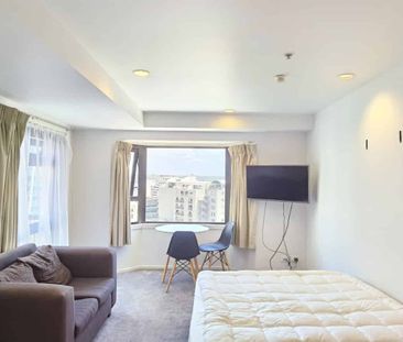 Spacious, sunny and sea view studio close to Shortland Street - Photo 2