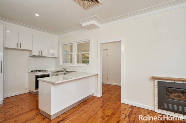 CHARMING FAMILY HOME IN A PRIME LOCATION - Photo 1