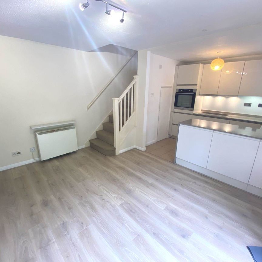 Price £1,375 pcm - Available 23/01/2026 - Unfurnished - Photo 1