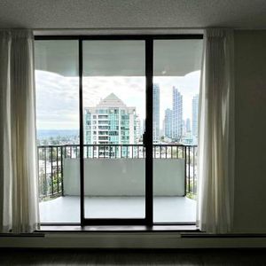 BRIGHT STUDIO UNIT -CHARMING UNIT *MINUTES FROM METROTOWN - Photo 2