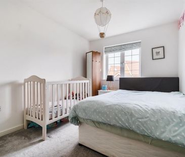 3 bedroom end of terrace house to rent - Photo 4