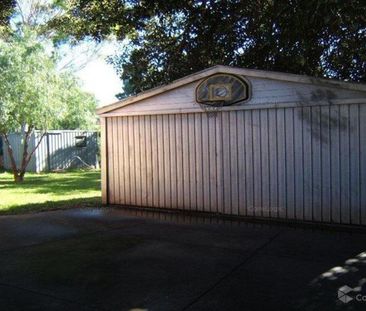 MOVE IN & RELAX - MODERN FAMILY HOME IN GILLES PLAINS - Photo 4