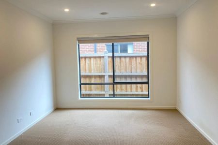 Modern Family living - Photo 3