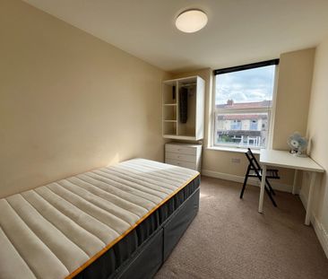 Room in a Shared Flat, Filton Avenue, BS7 - Photo 1