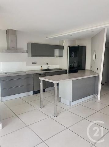 Location Appartement 3 pièces 90m² CHAMALIERES 63400 - Photo 3