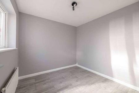 Westmead, Windsor, SL4 - Photo 5