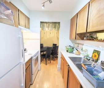 2 Bed 1 Bath Spacious Lougheed Apartment - Skytrain/SFU/Dog-Friendly - Photo 2