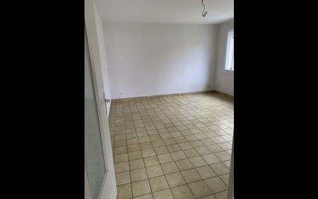 Location Maison 3 pièces 61 m² Villegouin - Photo 2