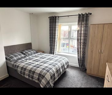 Room in a Shared House, County Road, L4 - Photo 3